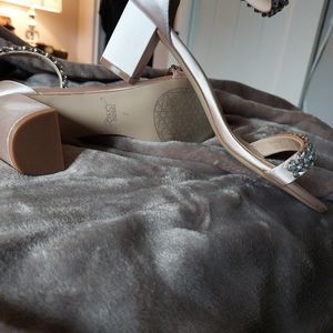 Badgley Mischka dress sandals size 9, champagne colour